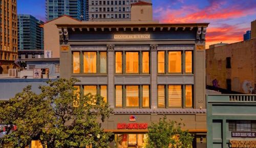 Four-Bedroom Luxury Apartment