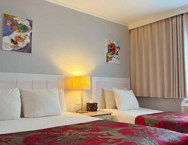 Standard Room with Queen and Twin Bed