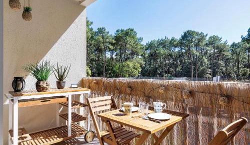 Two-Bedroom Deluxe Apartment with Garden View