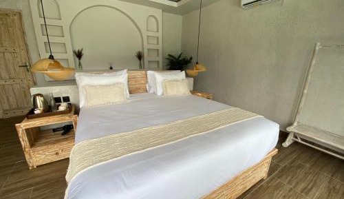  Panoramic Room with Lake View
