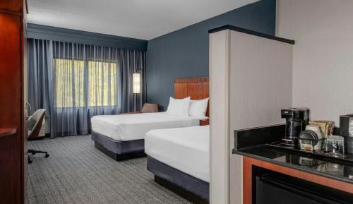Queen Room with Two Queen Beds and Bathtub - Mobility Access/Hearing Accessible