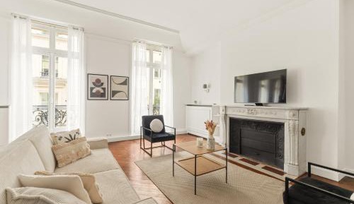 Four-Bedroom Deluxe Apartment