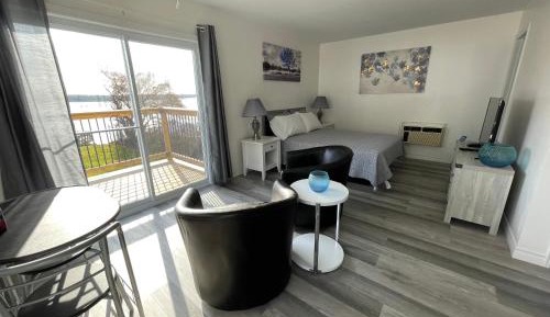 Suite with River View