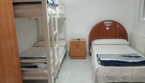 Single Bed in Mixed Dormitory Room