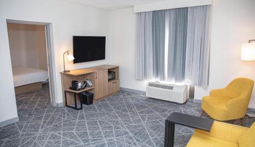 One-Bedroom King Suite with Sofa Bed - Non-Smoking
