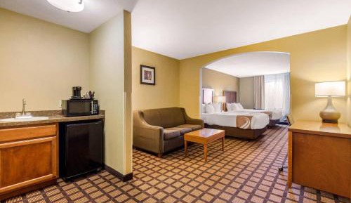 Queen Suite with Two Queen Beds - Non-Smoking
