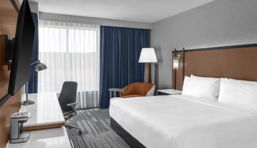 Junior King Suite with Seating Area
