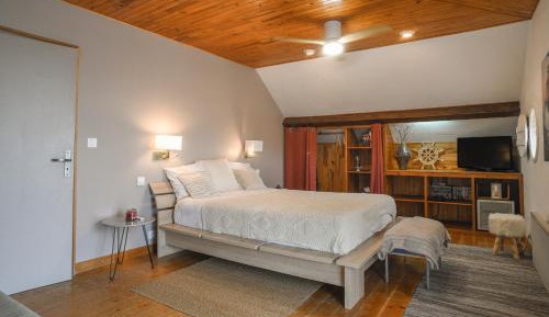 Two-Bedroom Deluxe Apartment with Balcony