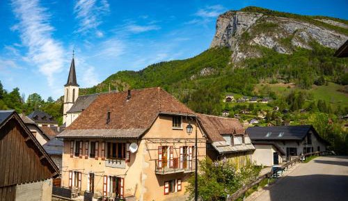 Three-Bedroom Apartment with Mountain View