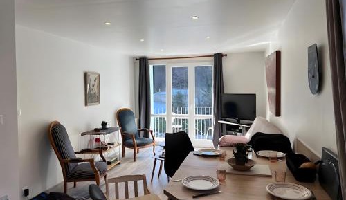 Superior One-Bedroom Apartment with Balcony