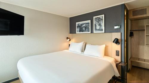 Superior Room - 1 King Bed