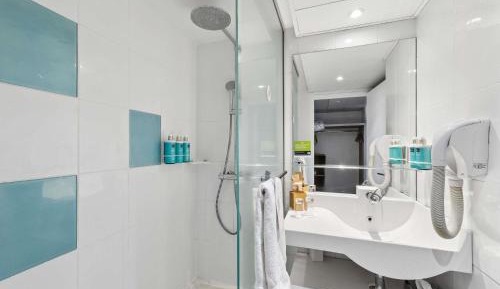 Executive Room with One Double Bed and One Single Sofa Bed 
