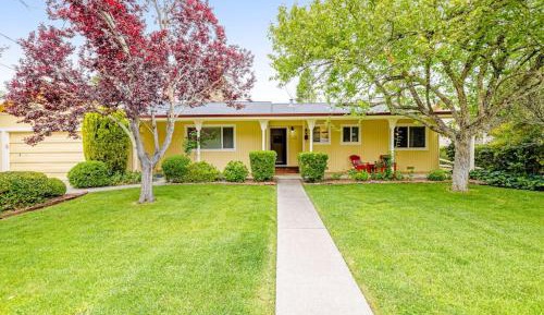 Three-Bedroom Vacation Home 