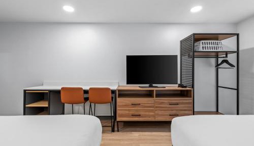 Studio with Two Queen Beds