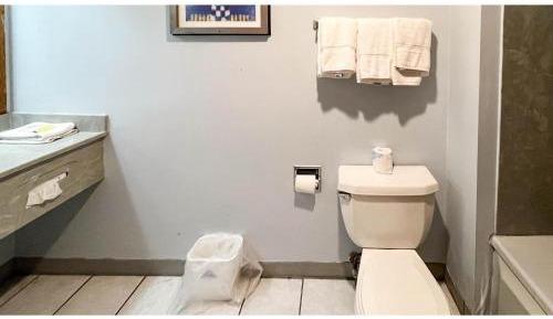 2 FULL BEDS | NON-SMOKING JACUZZI TUB MICFRIDGE