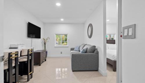 Studio Apartment with Queen Bed