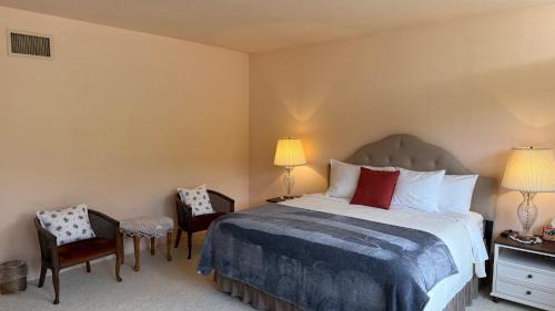 Deluxe Queen Room