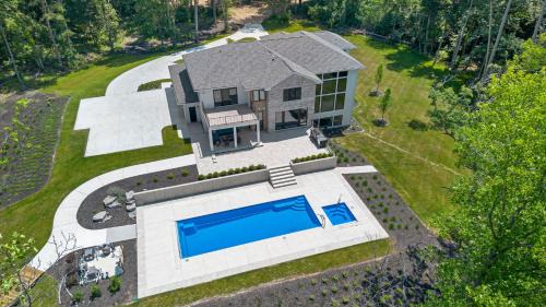 Seven-Bedroom House