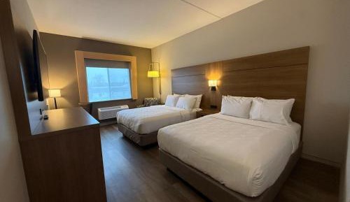 Queen Room with Two Queen Beds and Nature View - Non-Smoking