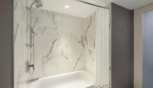 Accessible Queen Room 