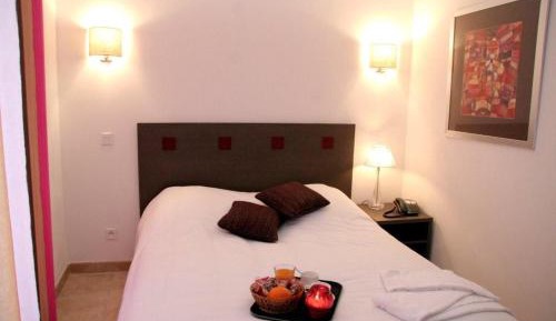 One-Bedroom Apartment with Balcony