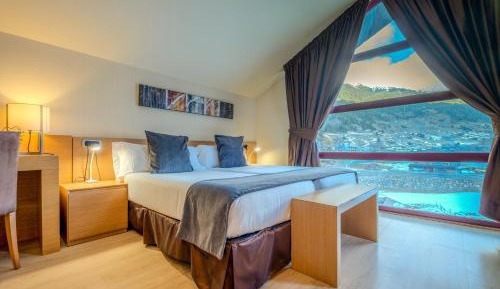 Deluxe Family Room 