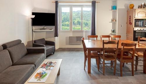 Three-Bedroom Apartment with Mountain View