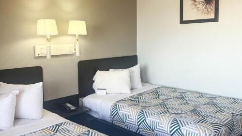 1 King Bed | Non-Smoking, Micfridge