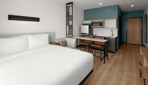 One-Bedroom Queen Studio Suite