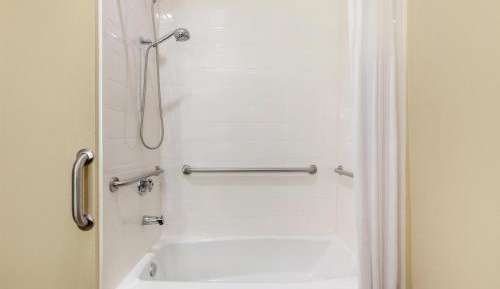 King Suite with Walk-In Shower - Disability Access/Non-Smoking
