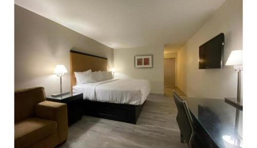 Accessible Full Bed Room with Bathtub Non-Smoking