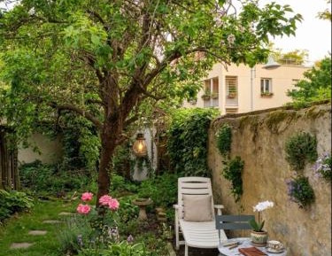 One-Bedroom Apartment with Garden View