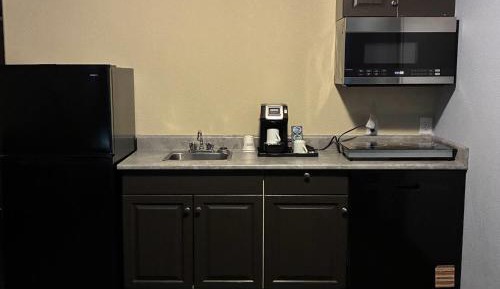 One-Bedroom Queen Suite - Non-Smoking