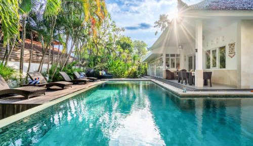 Villa with Garden View