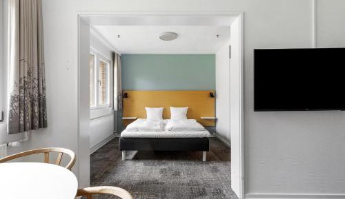 Junior Family Suite with Queen Bed and Sofa Bed - Non-Smoking