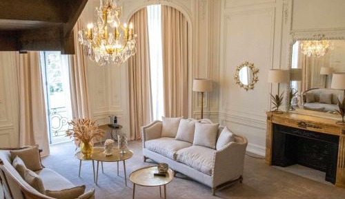 Deluxe Double Suite in Duplex with Terrace