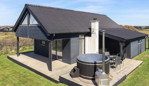 Three-Bedroom Vacation Home 