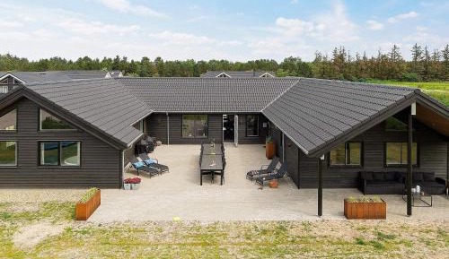 Eight-Bedroom Holiday Home