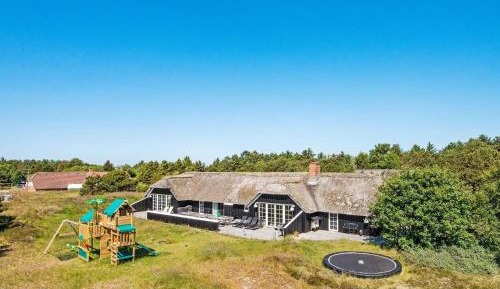 Nine-Bedroom Holiday Home