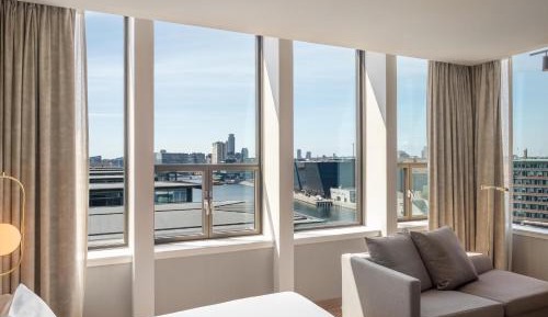Junior Waterfront Suite with View