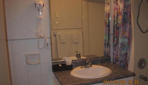 Queen Room with Kitchen