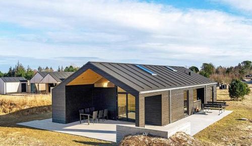 Three-Bedroom Vacation Home 