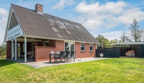 Three-Bedroom Vacation Home 