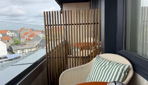 Balkon Petit (Bed 55 in) No Smoking, City View