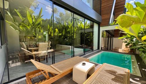 Villa with Garden View