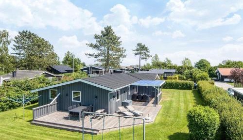Three-Bedroom Vacation Home 