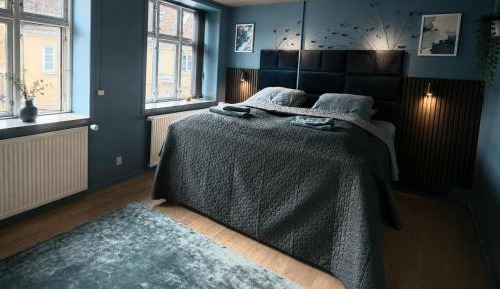 Queen Room with Shared Bathroom