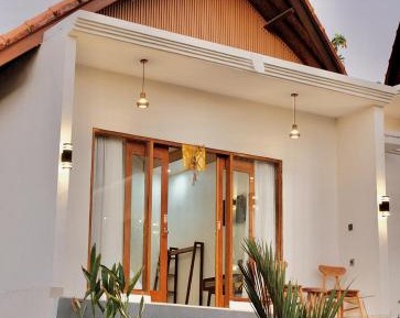 Suite with Pool View