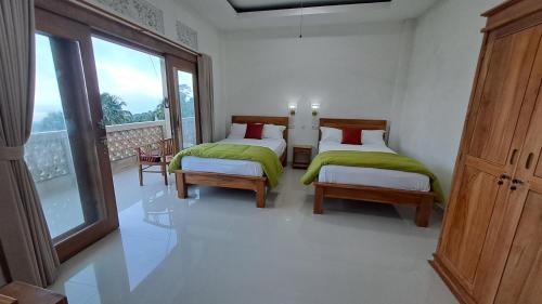 Twin Room with View
