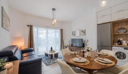 One-Bedroom Apartment with Garden View